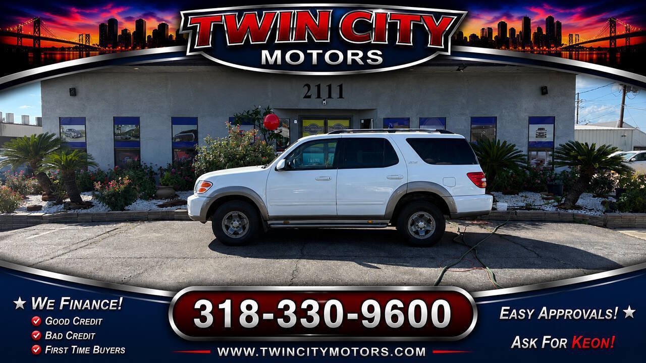 Used 2004 Toyota Sequoia SR5 RWD image 2