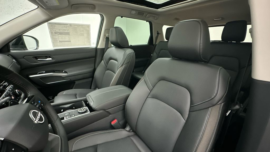 New 2026 Nissan Pathfinder SL w/ SL Premium Package image 9