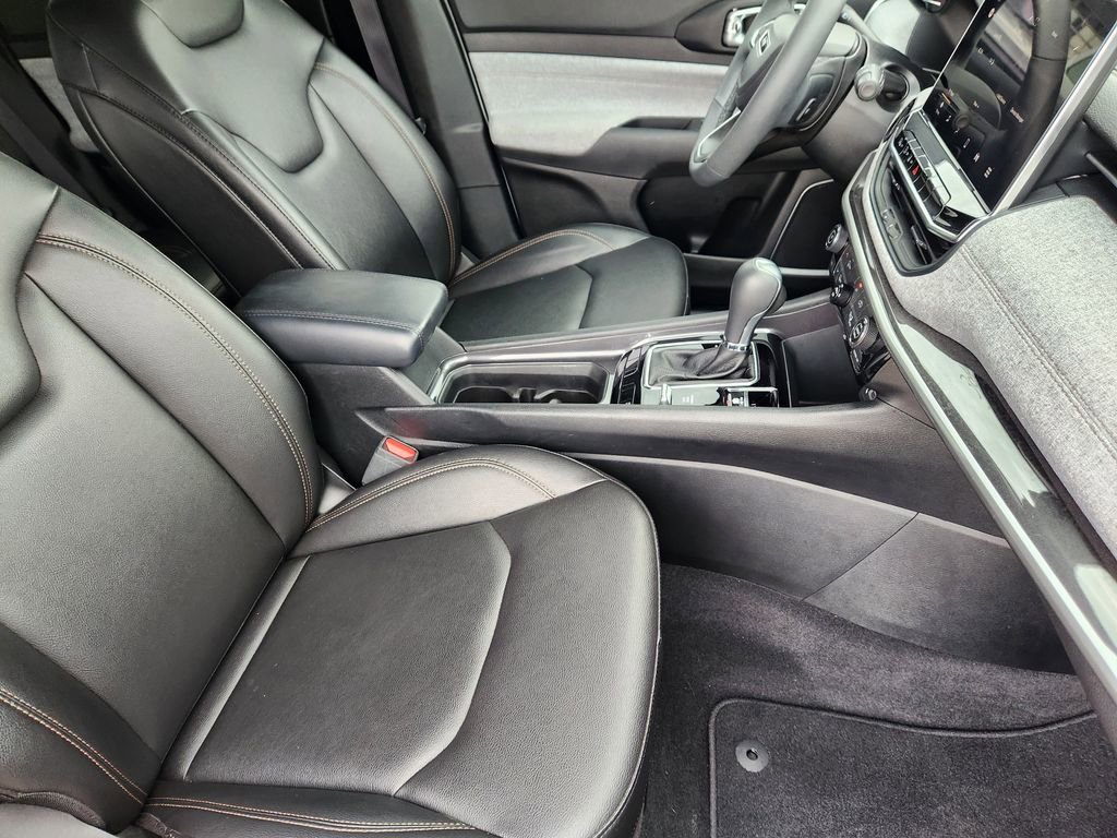Used 2024 Jeep Compass Latitude AWD/4WD image 16