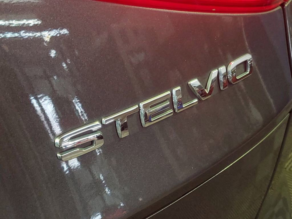 Used 2023 Alfa Romeo Stelvio Ti image 10