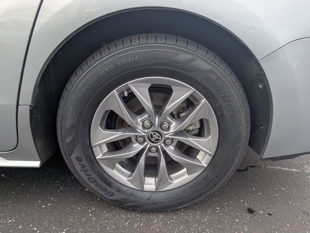 Used 2024 Toyota Sienna XLE w/ XLE Plus Package image 21