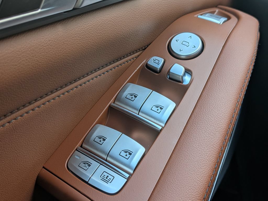 Used 2025 BMW X7 M60i AWD/4WD image 27