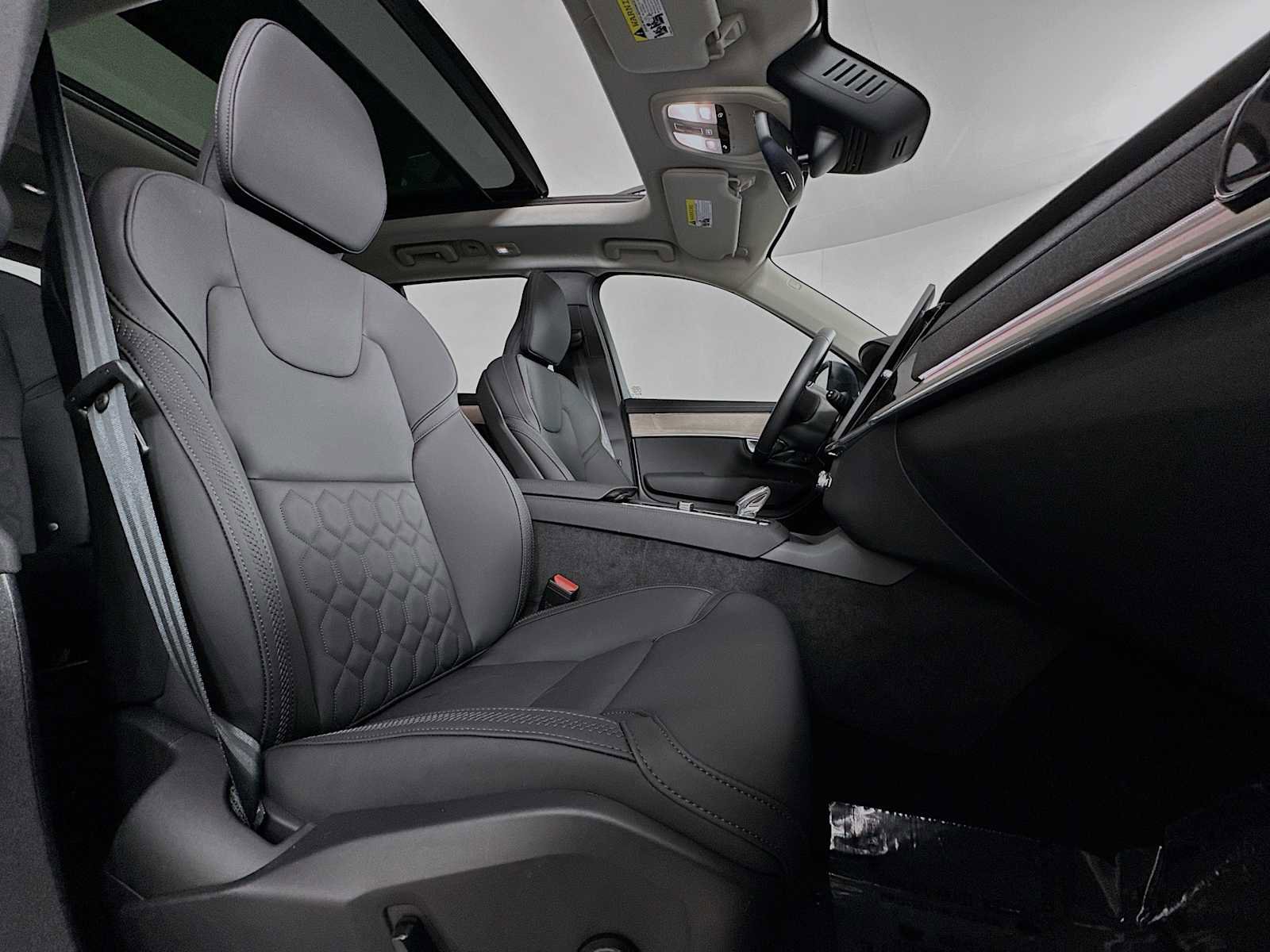 Used 2025 Volvo XC90 T8 Plus w/ Protection Package Premier image 28