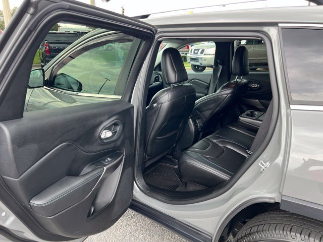 Used 2019 Jeep Cherokee Latitude Plus FWD image 9