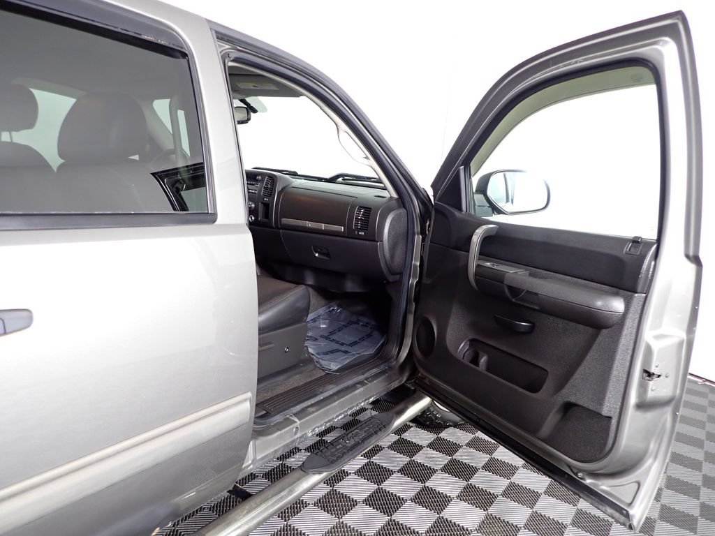 Used 2009 GMC Sierra 1500 SLE w/ Power Pack Plus AWD/4WD image 30