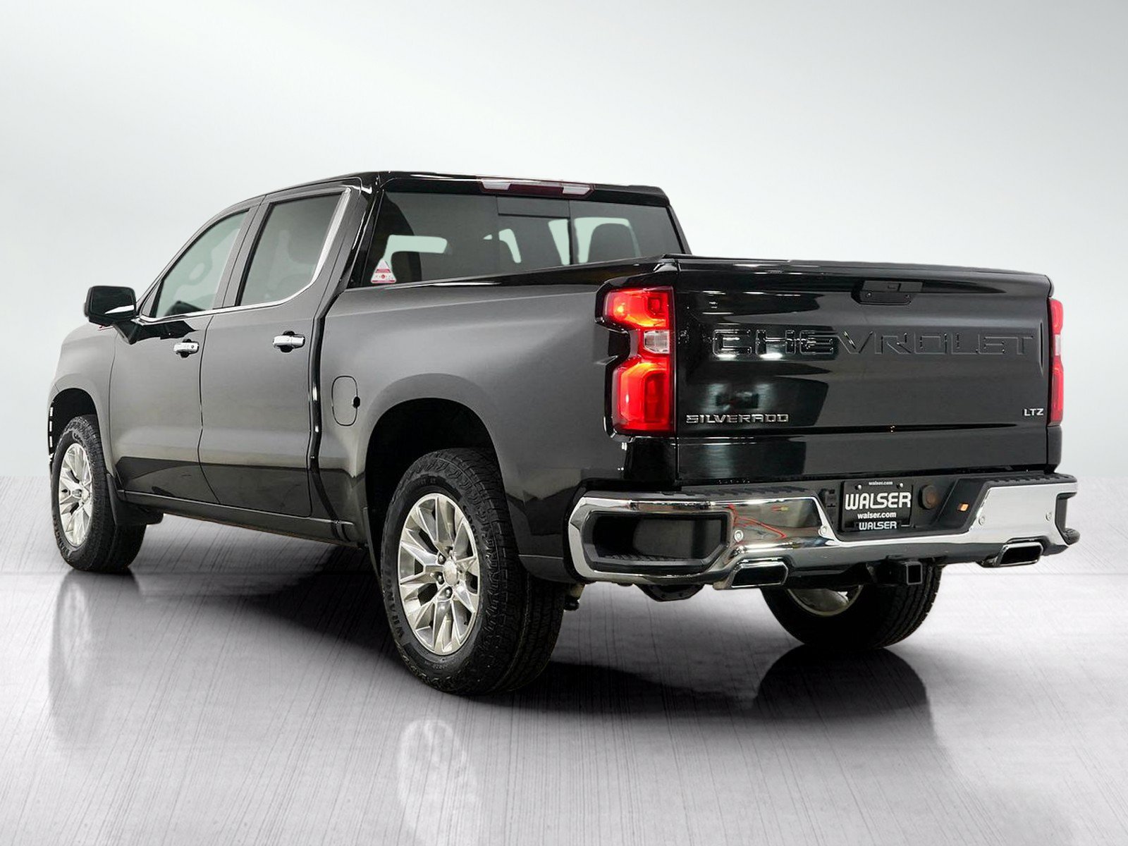 Used 2019 Chevrolet Silverado 1500 LTZ AWD/4WD image 3
