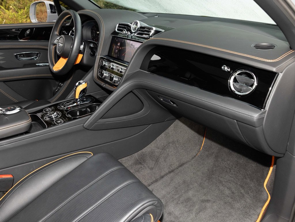 Used 2024 Bentley Bentayga Extended Wheelbase AWD/4WD image 4