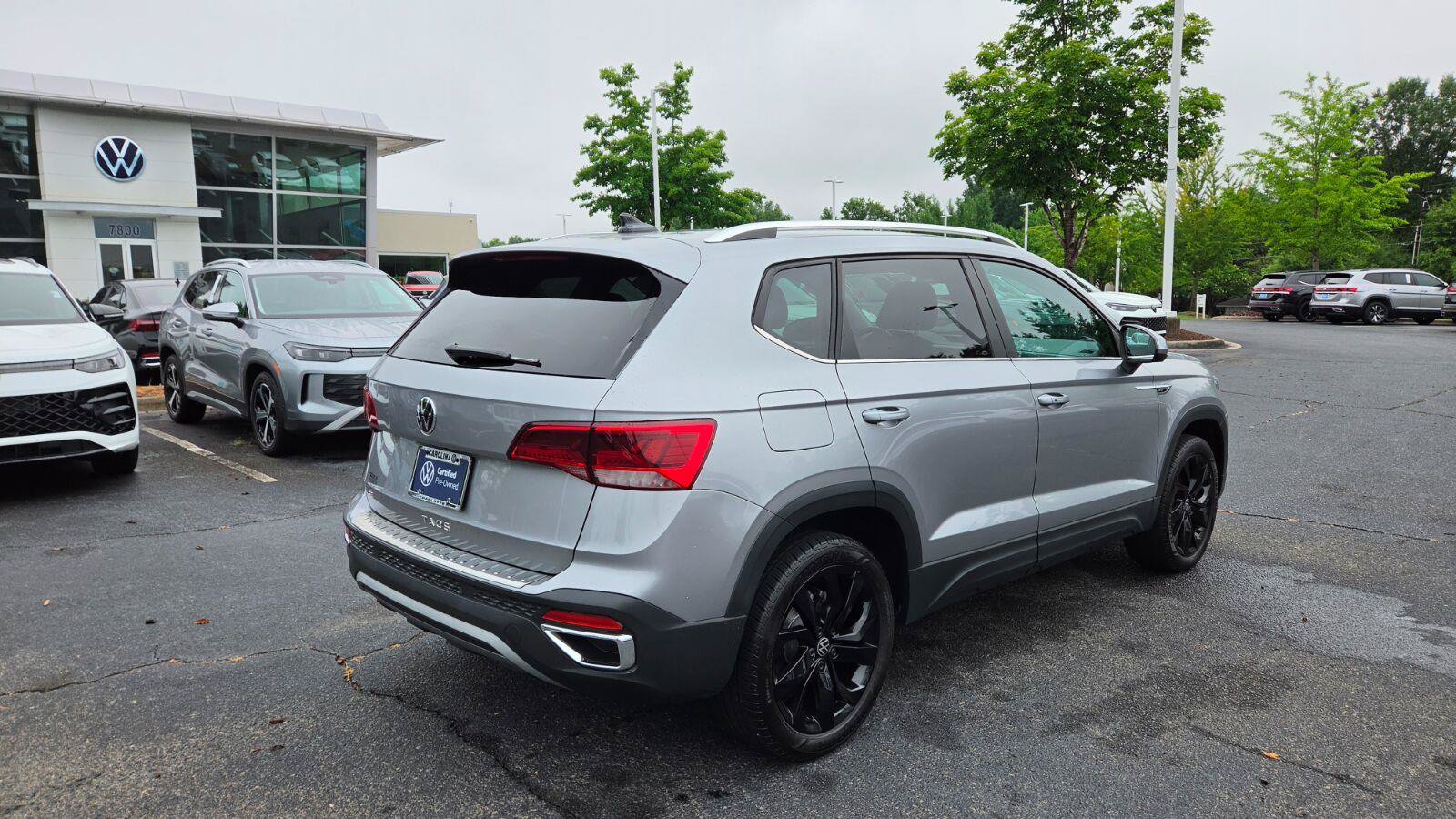 Used 2023 Volkswagen Taos SE w/ Panoramic Sunroof Package FWD image 6