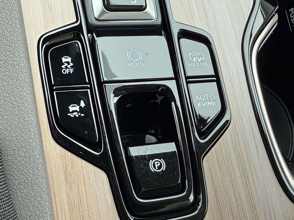 Used 2025 Lexus RX 450h Luxury image 25