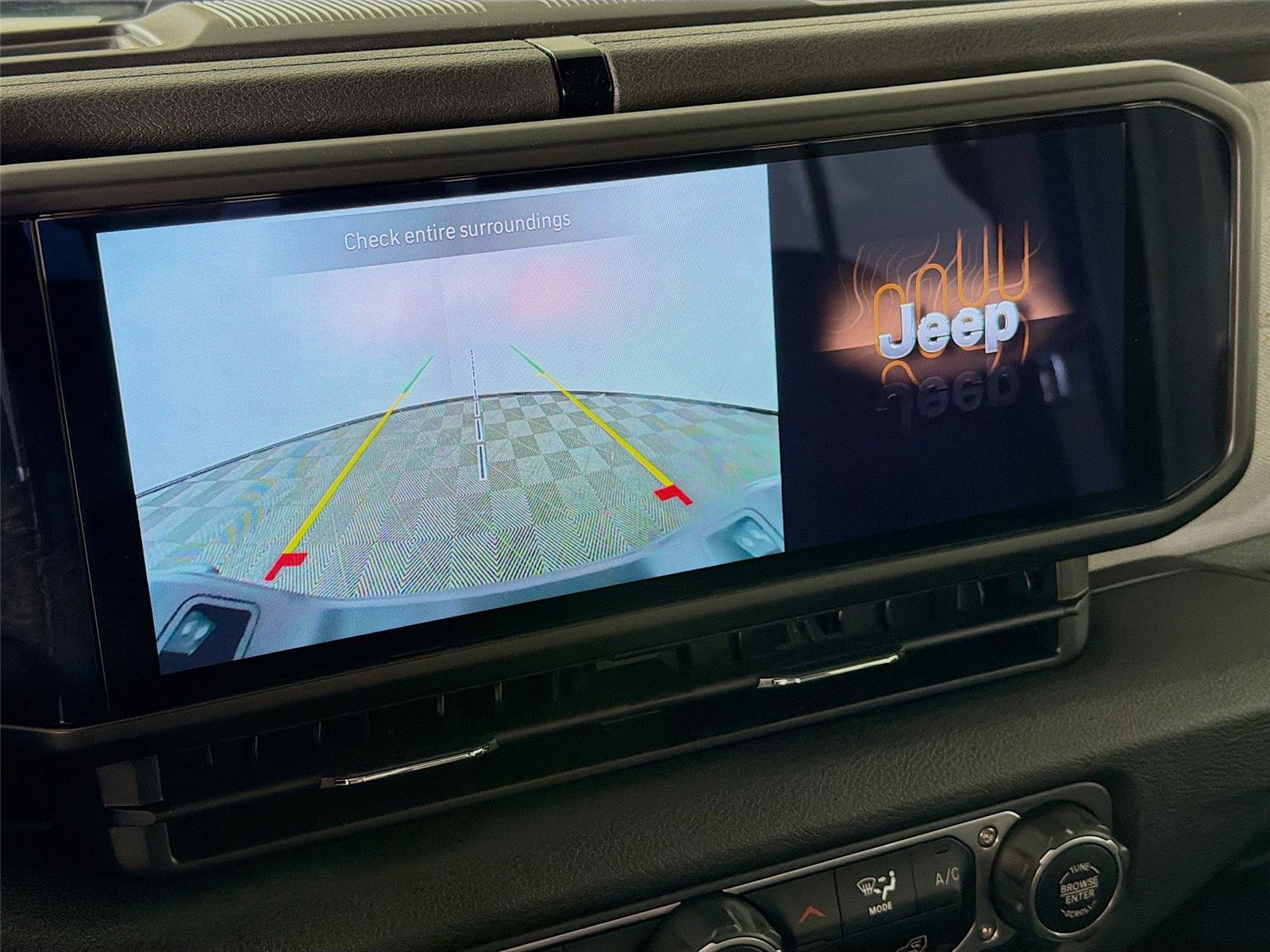 Used 2024 Jeep Gladiator Sport AWD/4WD image 15