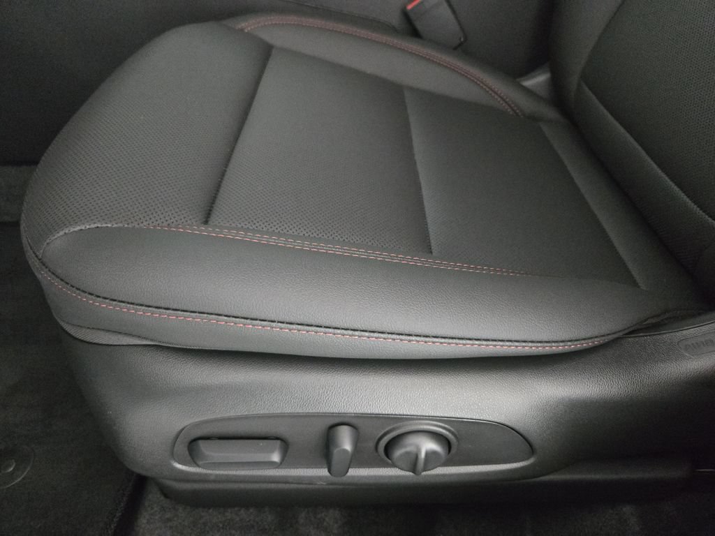 New 2026 Chevrolet Trax RS w/ Sunroof Package FWD image 26