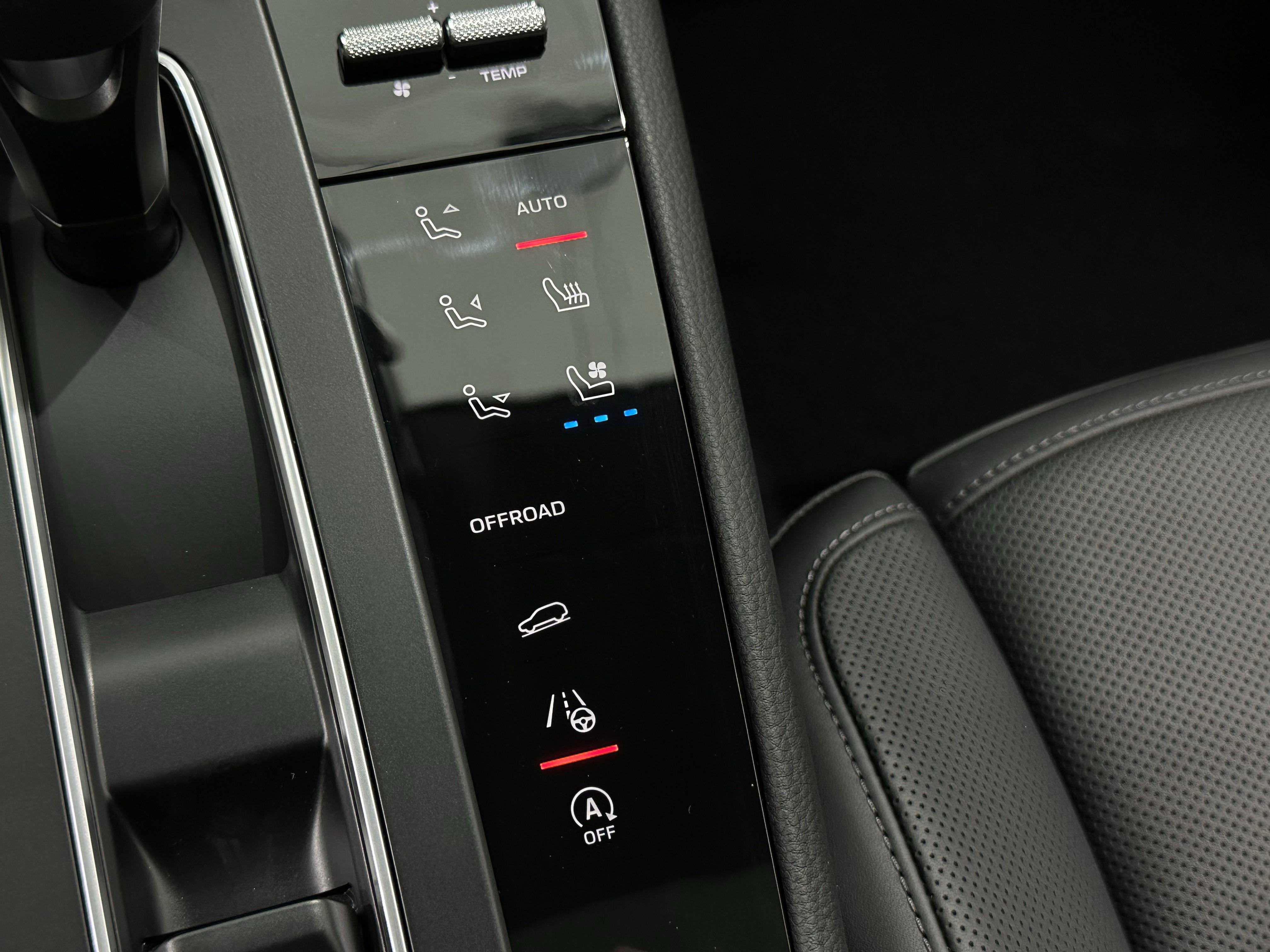 Certified 2025 Porsche Macan image 37