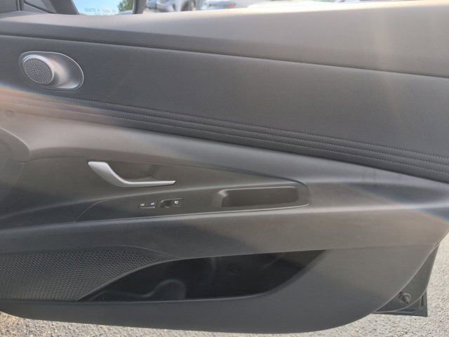 Used 2025 Hyundai Elantra SEL FWD image 33