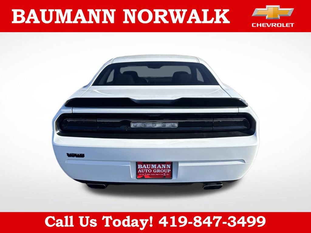 Used 2013 Dodge Challenger SXT RWD image 4