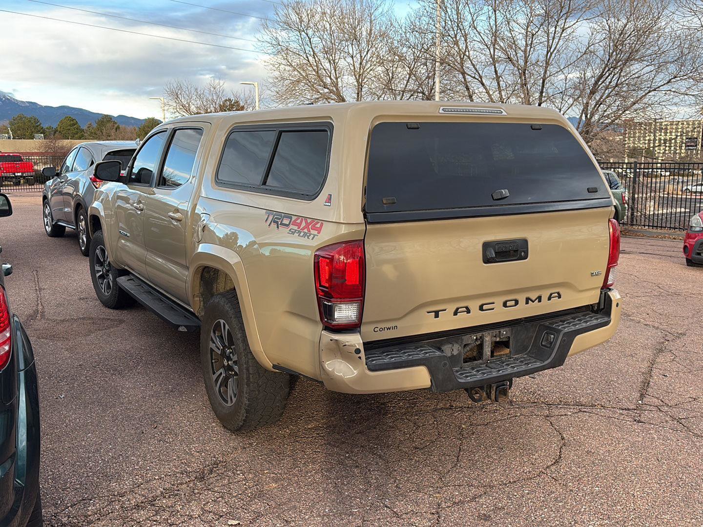Used 2016 Toyota Tacoma TRD Sport image 3