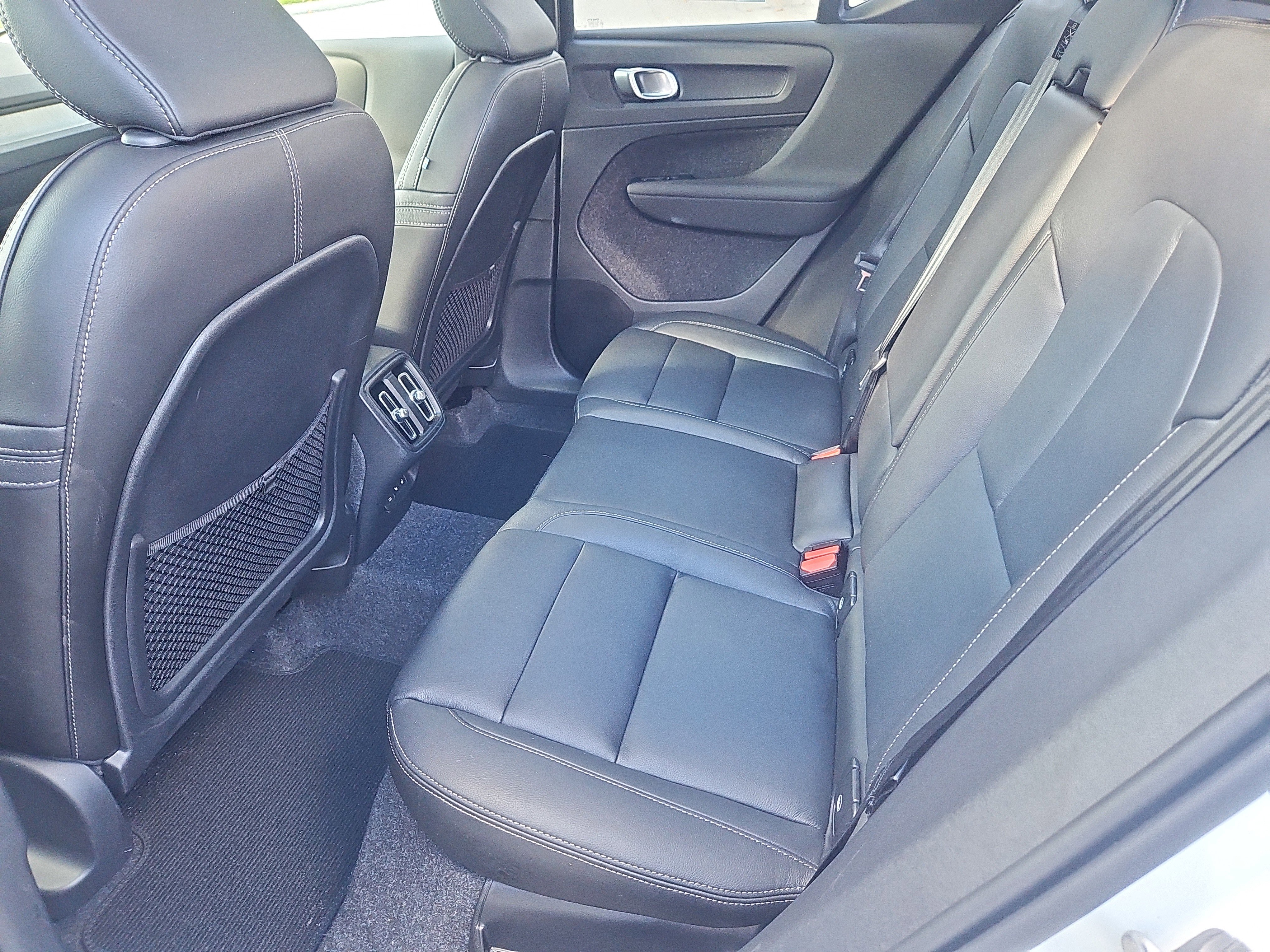 Used 2025 Volvo XC40 B5 Plus w/ Protection Package Premier image 33