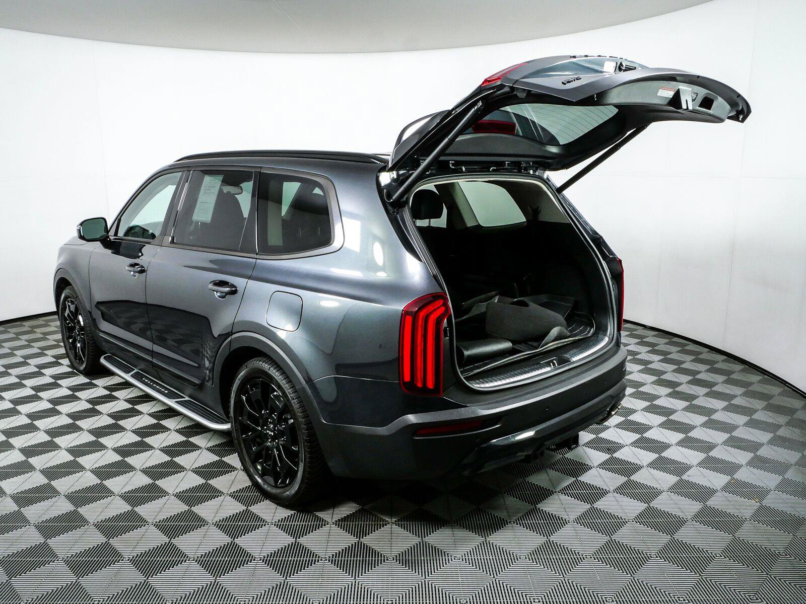 Used 2022 Kia Telluride SX w/ Nightfall Edition Package AWD/4WD image 37