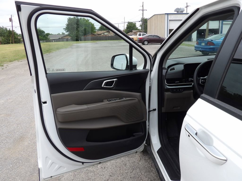 Used 2026 Kia Carnival LXS FWD image 10