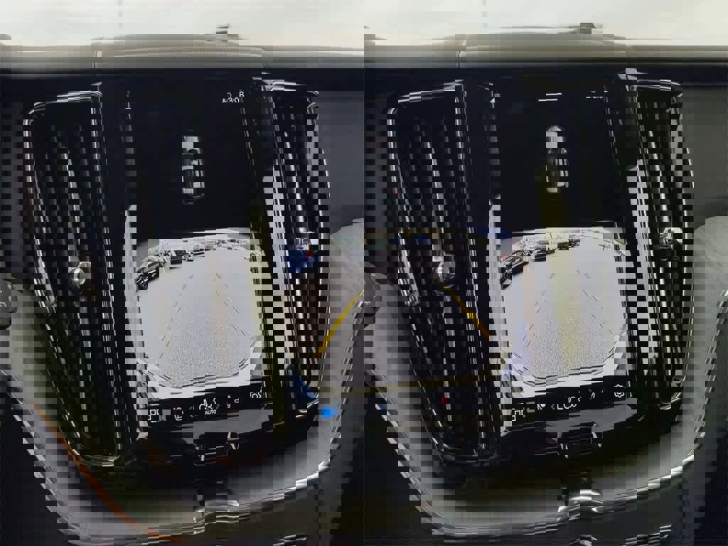 Used 2025 Volvo XC60 T8 Plus w/ Protection Package Premier image 22