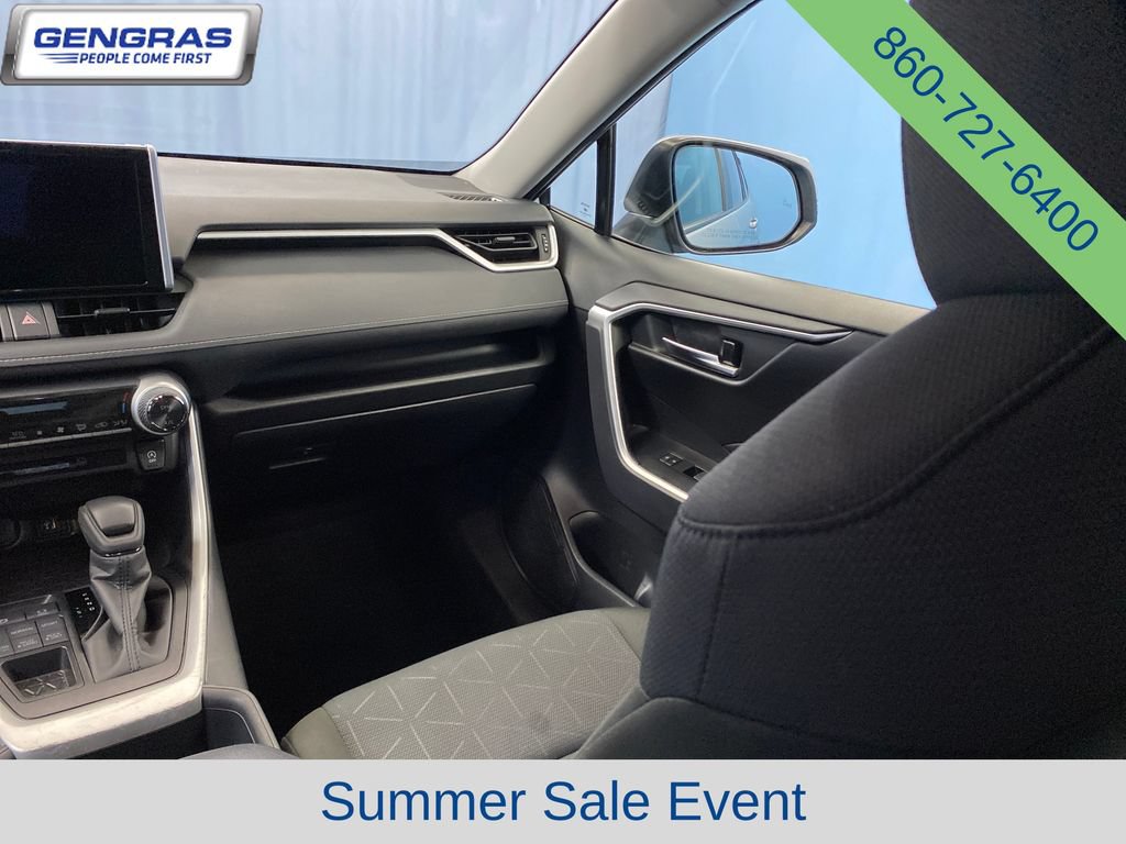 Used 2025 Toyota RAV4 XLE AWD/4WD image 28