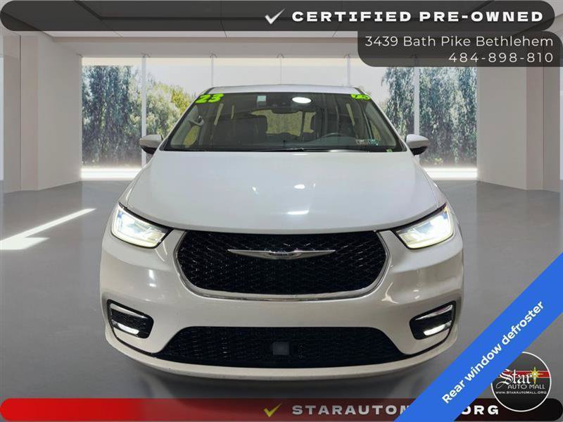 Used 2023 Chrysler Pacifica Touring-L FWD image 2