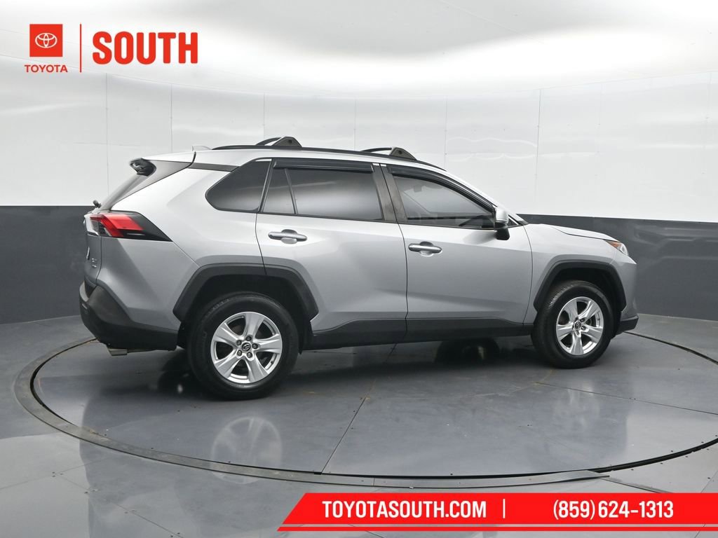 Used 2019 Toyota RAV4 XLE w/ Carpet Mat Package AWD/4WD image 3