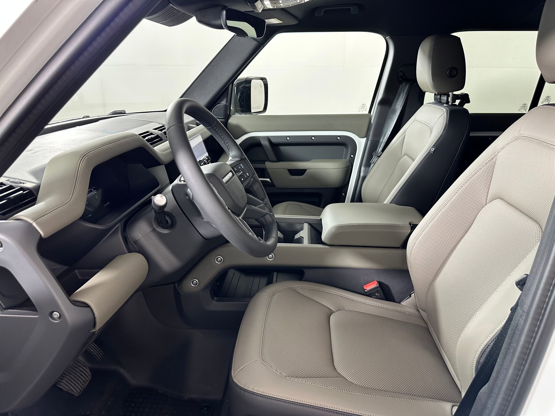 New 2025 Land Rover Defender 110 S image 4