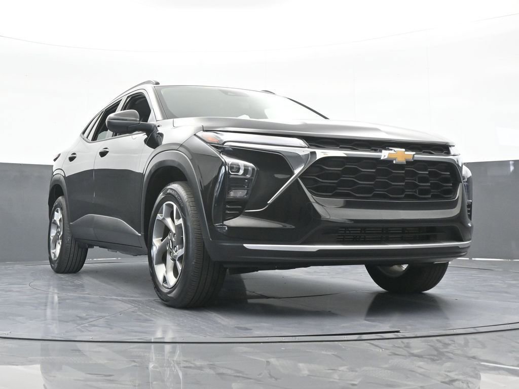 Used 2025 Chevrolet Trax LT w/ Driver Confidence Package FWD image 59