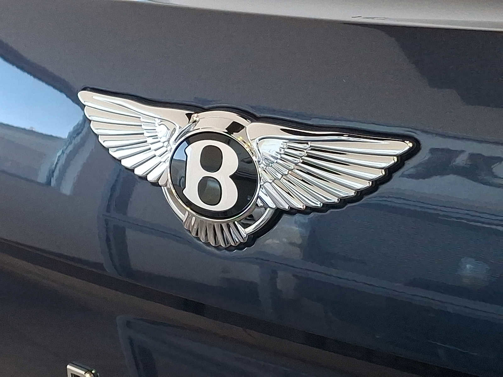 Used 2023 Bentley Flying Spur Azure image 6