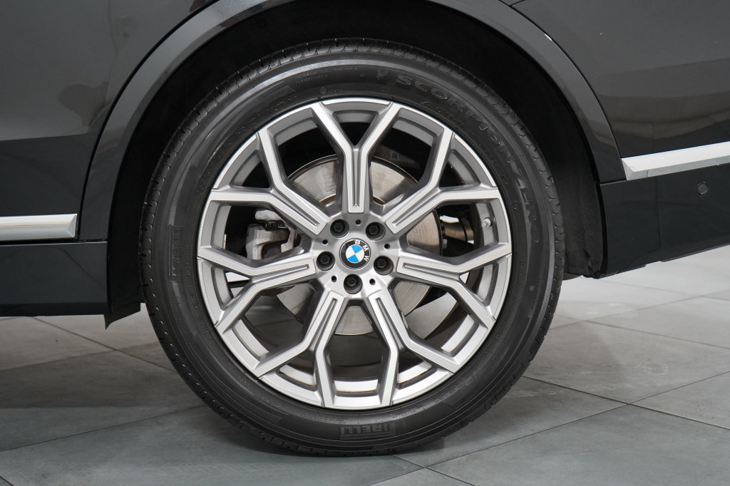Used 2024 BMW X7 xDrive40i w/ Parking Assistance Package AWD/4WD image 35