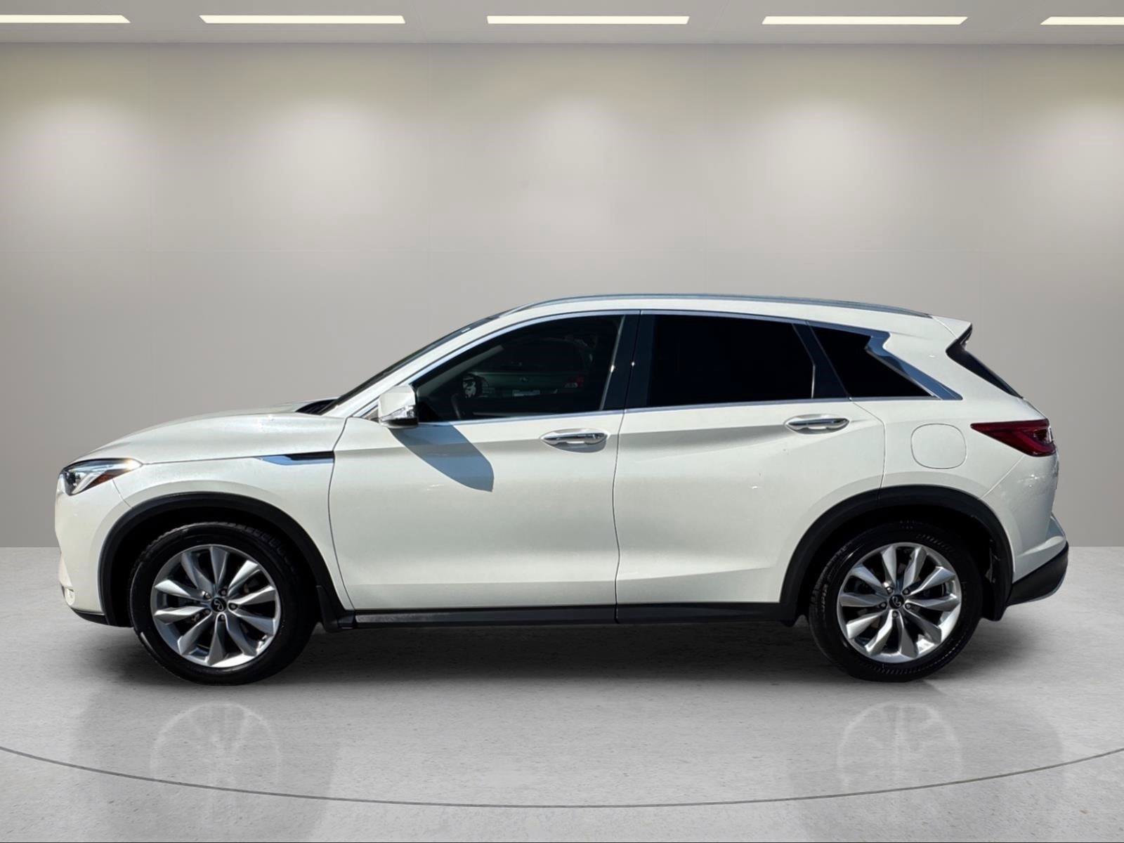 Used 2020 INFINITI QX50 Luxe w/ Navigation Package AWD/4WD image 2