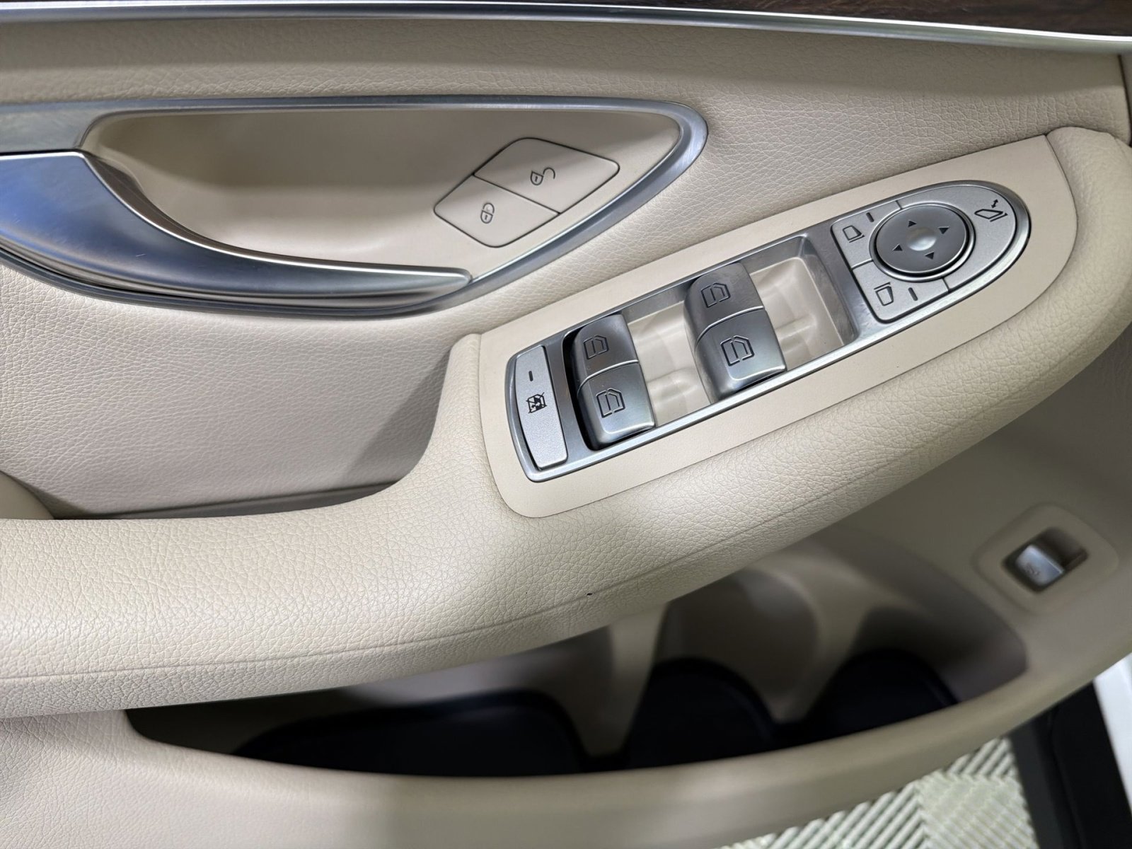 Used 2021 Mercedes-Benz GLC 300 4MATIC image 37