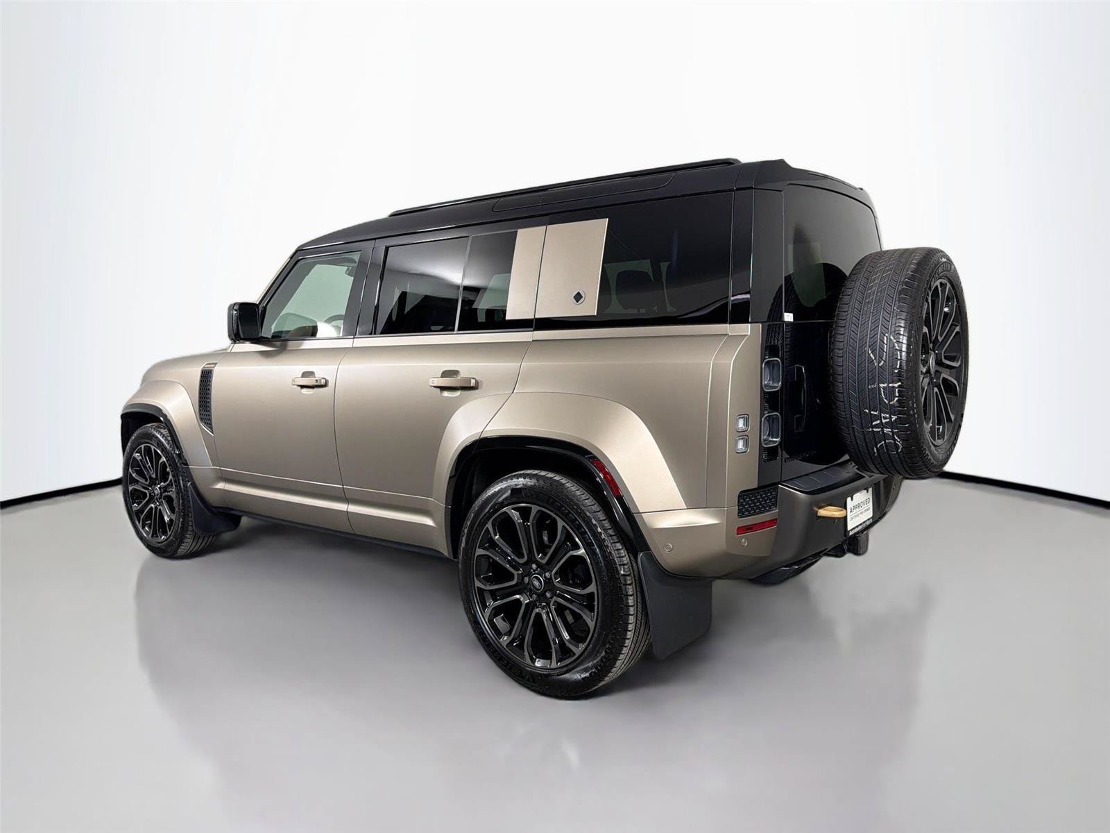 Certified 2025 Land Rover Defender 110 AWD/4WD image 7