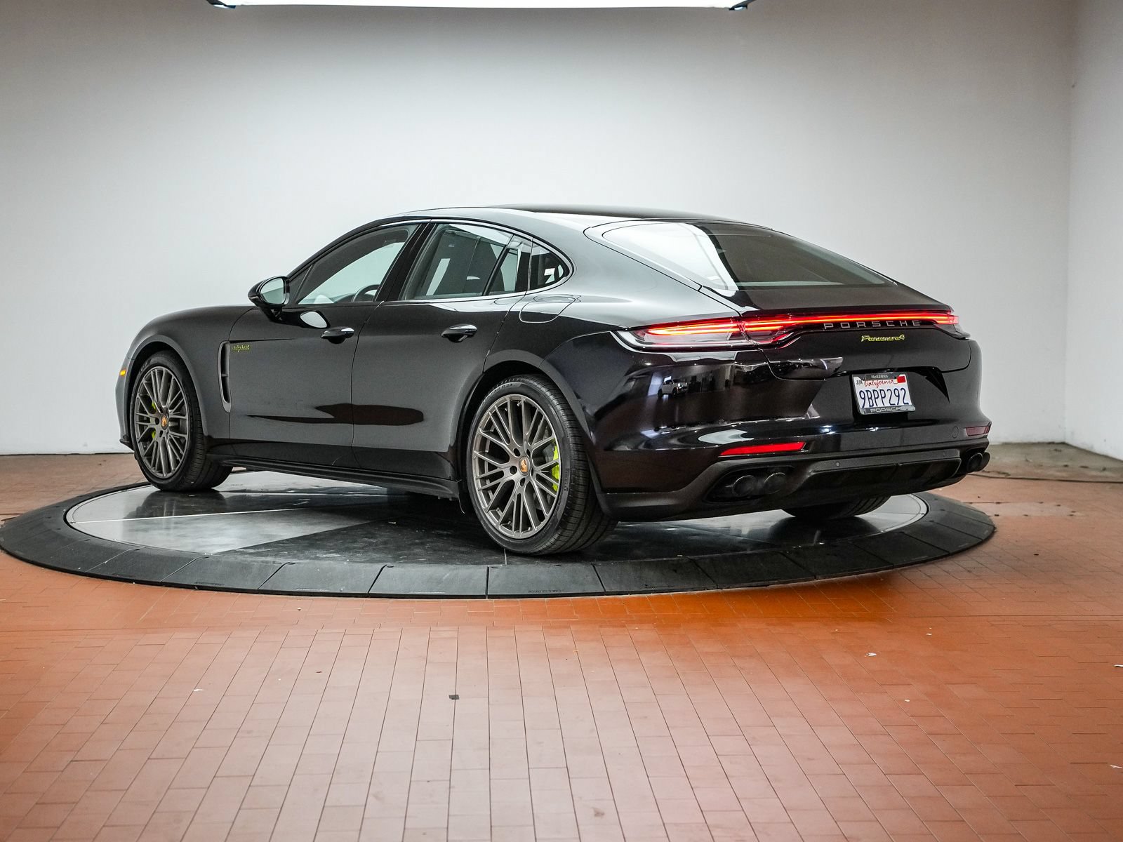 Used 2022 Porsche Panamera 4 E-Hybrid AWD/4WD image 3