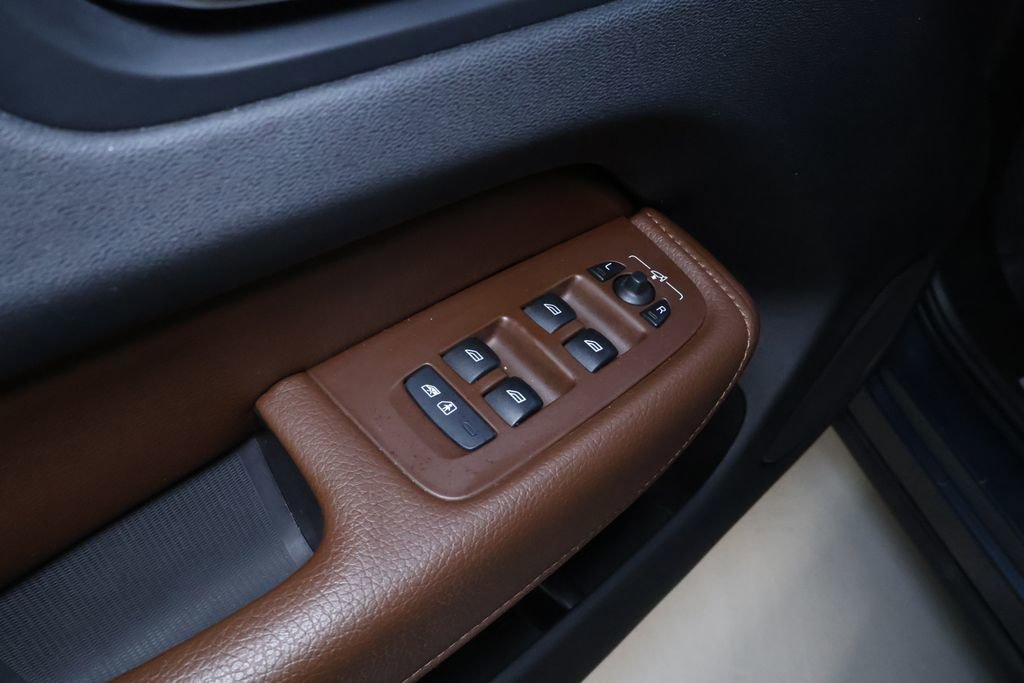 Used 2018 Volvo XC60 T6 Inscription w/ Convenience Package image 14