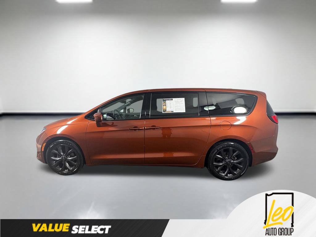 Used 2018 Chrysler Pacifica Touring Plus w/ S Appearance Package FWD image 2