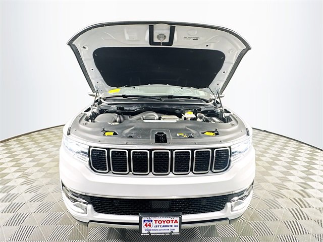 Used 2022 Jeep Wagoneer Series III w/ Flexible Seating Group image 12