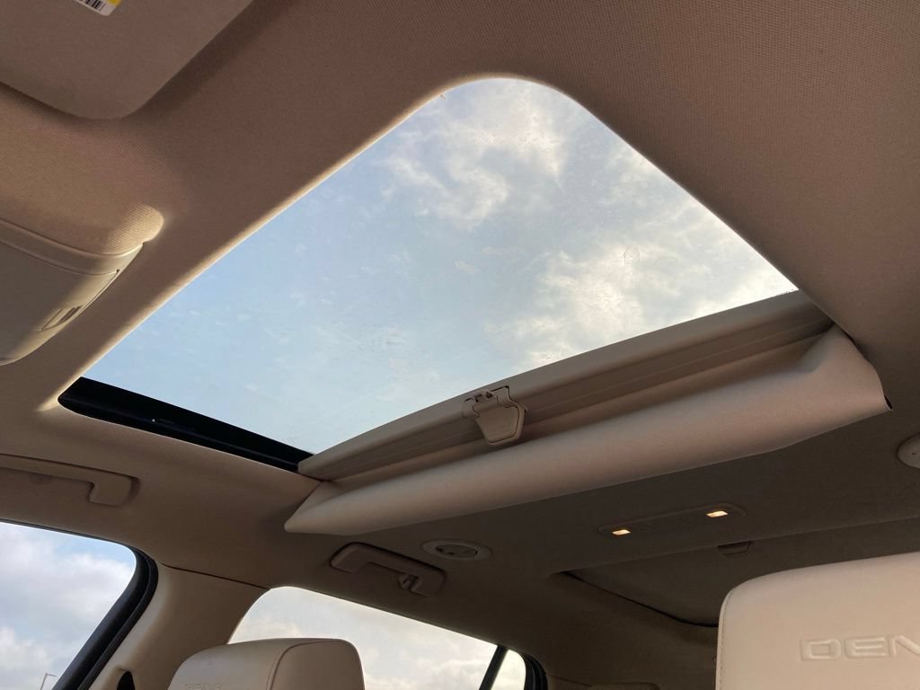 Used 2018 GMC Acadia Denali w/ Technology Package FWD image 14