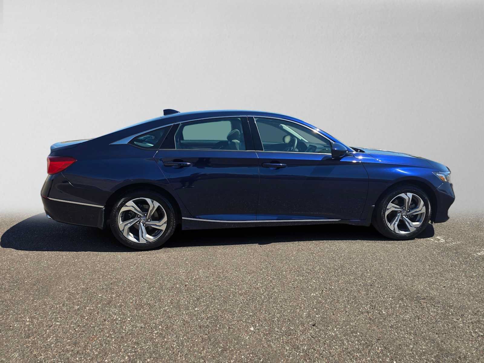 Used 2020 Honda Accord EX image 2