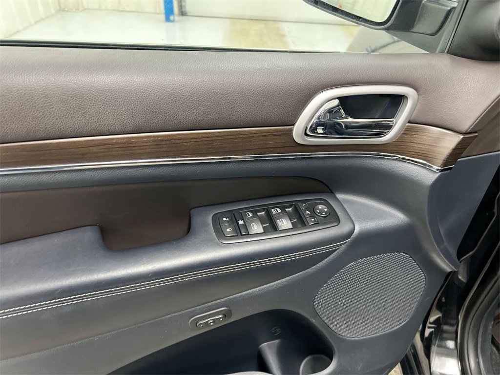 Used 2015 Jeep Grand Cherokee Overland image 22