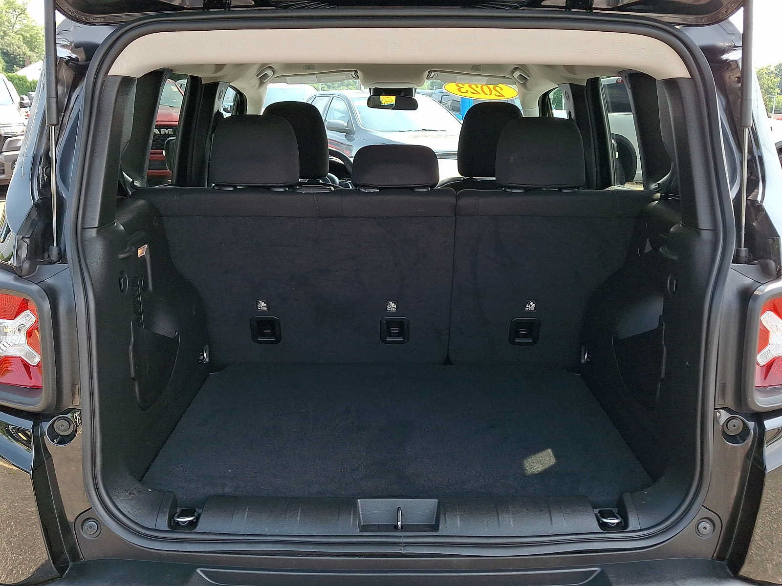 Certified 2023 Jeep Renegade Latitude AWD/4WD image 29