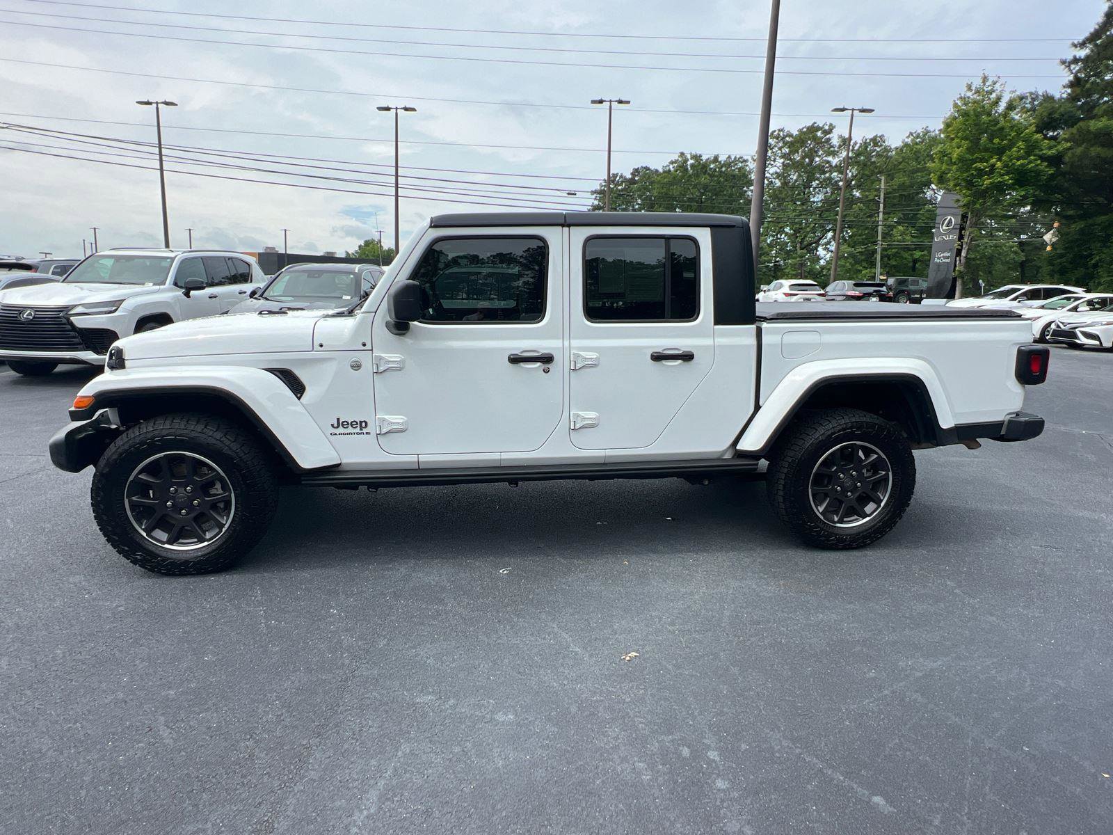 Used 2023 Jeep Gladiator Overland w/ Popular Equipment Package AWD/4WD image 9
