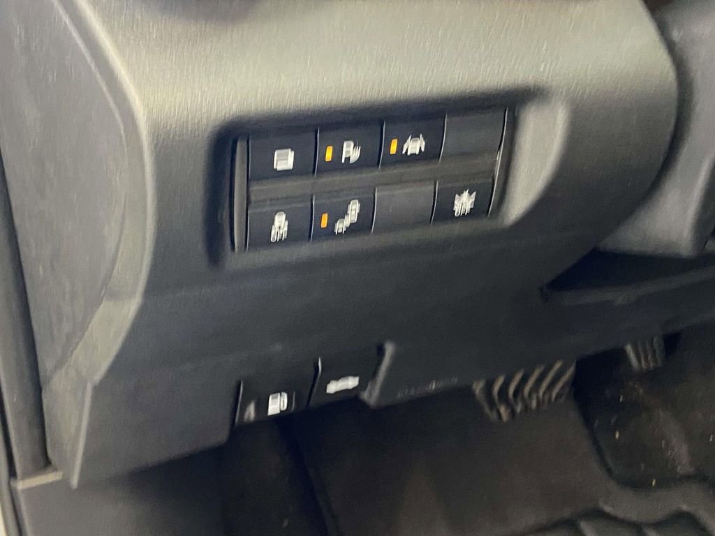 Used 2020 Nissan Kicks S image 18