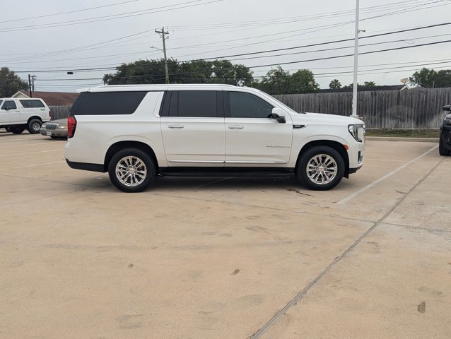 Used 2022 GMC Yukon XL SLT w/ SLT Premium Package RWD image 4