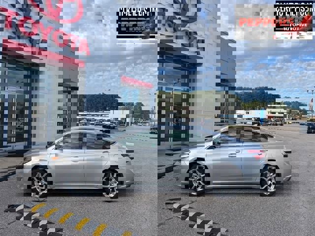 Used 2013 Toyota Avalon Limited image 3