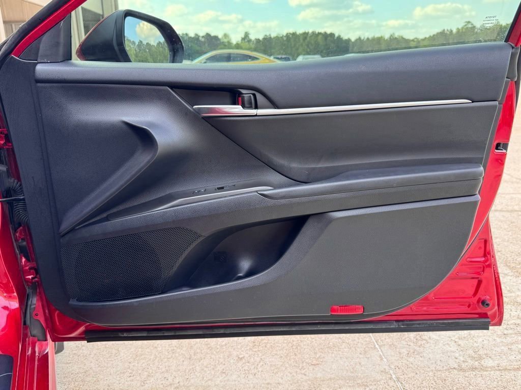 Used 2023 Toyota Camry SE image 19