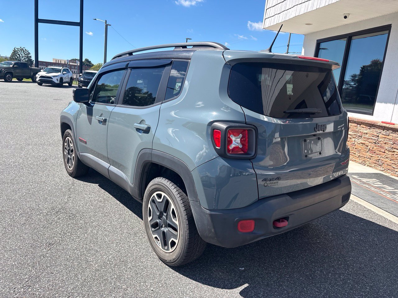 Used 2016 Jeep Renegade Trailhawk w/ Popular Equipment Group AWD/4WD image 6