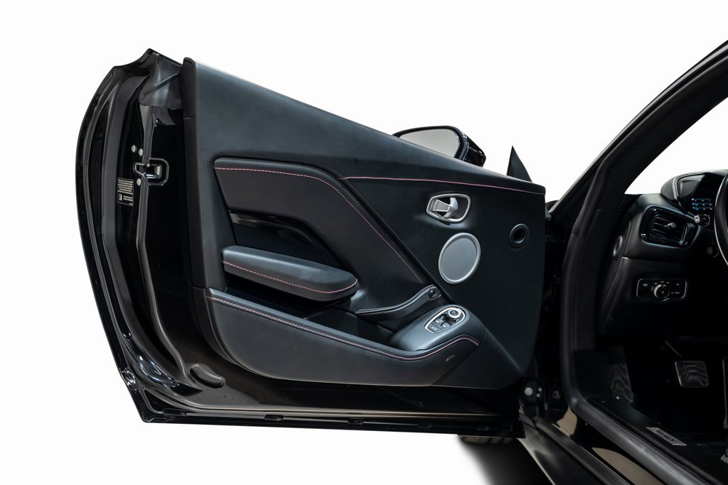 Used 2020 Aston Martin V8 Vantage Coupe image 48