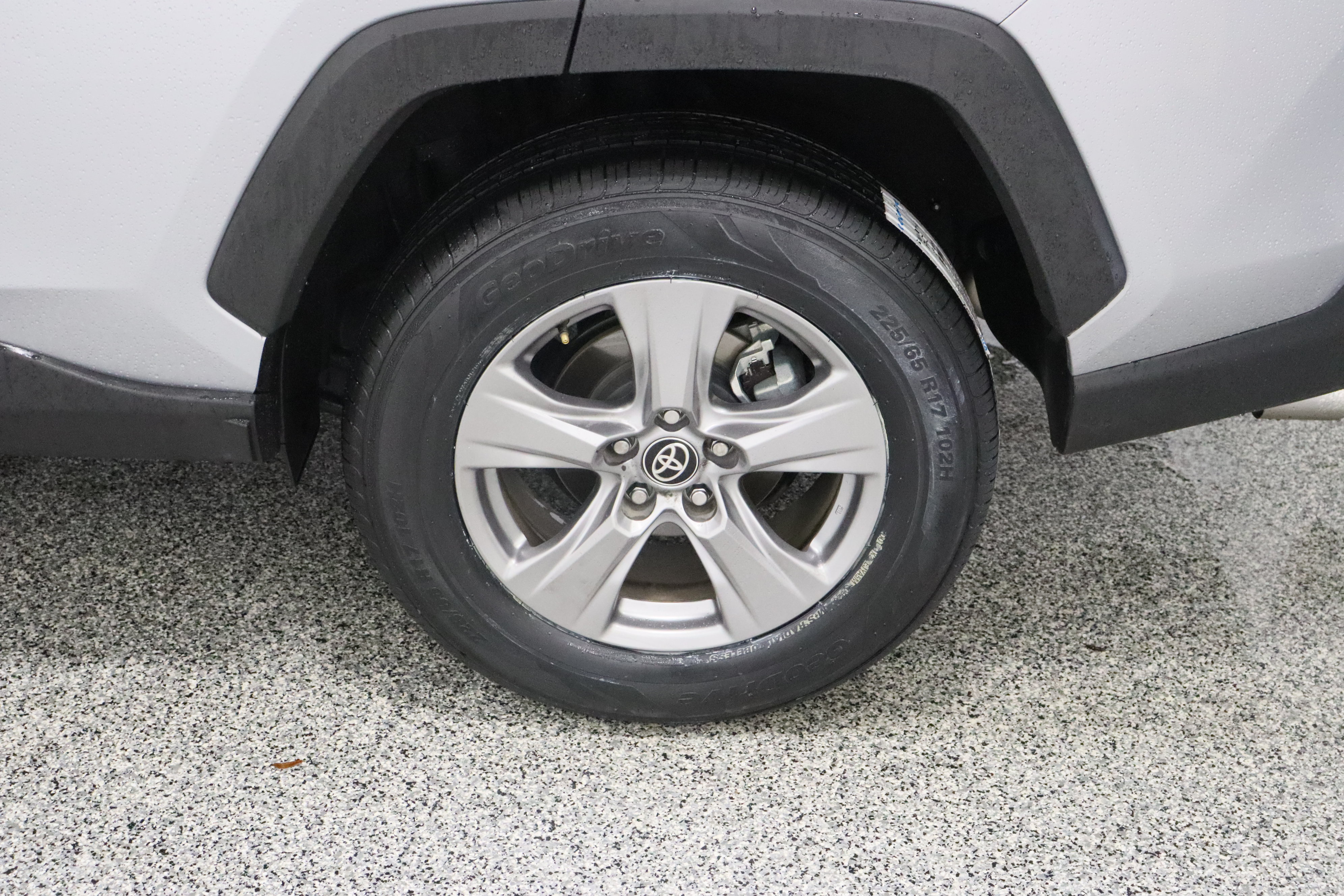 Used 2025 Toyota RAV4 XLE w/ Convenience Package AWD/4WD image 10