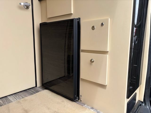 Used 2021 Mercedes-Benz Sprinter 3500 image 18